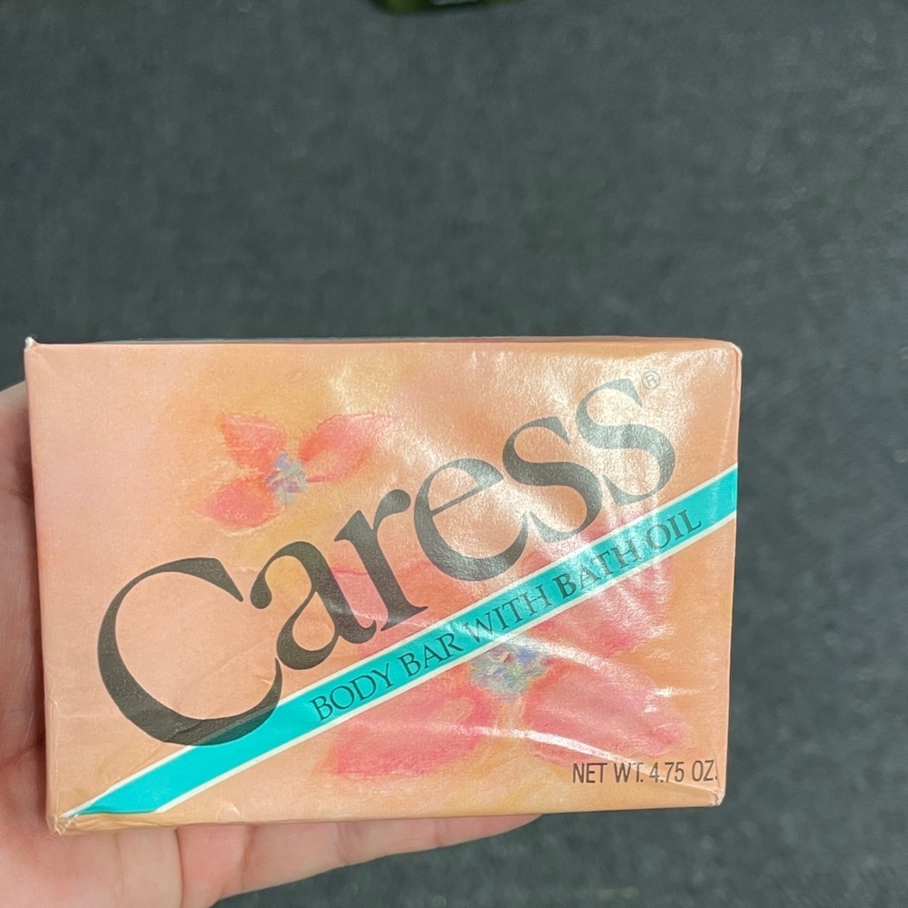 Caress Body Bar with Bath Oil Vintage 1988 Lever 4.75 oz NWT NOS
